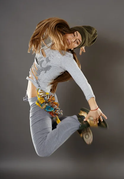 Street dancer girl doing moves — Stock Photo, Image