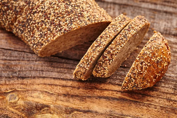 Brot mit Samen — Stockfoto