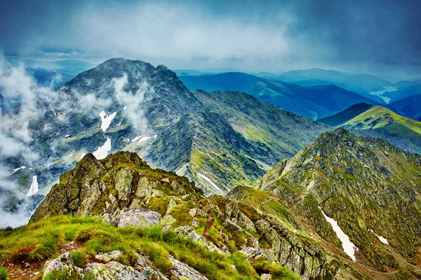 Făgăraş pasmo górskie w Rumunii — Zdjęcie stockowe