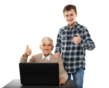 Teen büyükbabası laptop ile