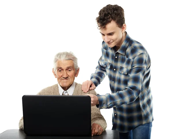 Tini és a nagyapa-on laptop — Stock Fotó