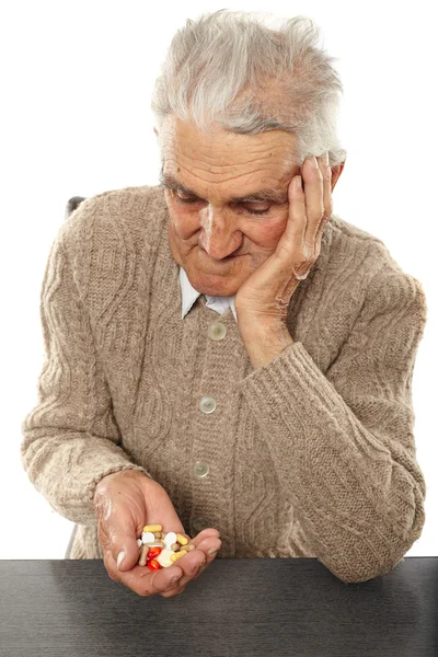 Homem velho com pílulas — Fotografia de Stock