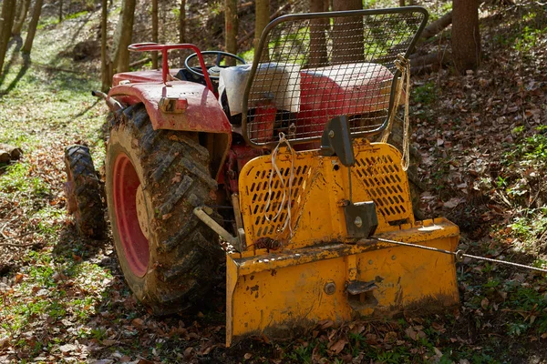 Trattore di registrazione con verricello — Foto Stock