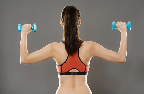 Sporty woman lifting dumbbells — Stock Photo, Image