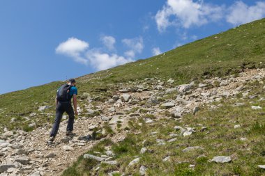 Genç çocuk Hiking