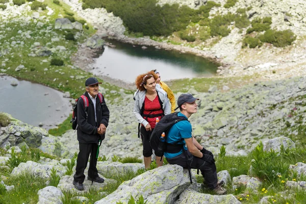 Wandelaars hebben een pauze — Stockfoto