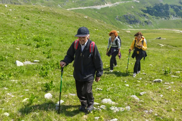 Túrázók, a nyomvonal a gyaloglás — Stock Fotó