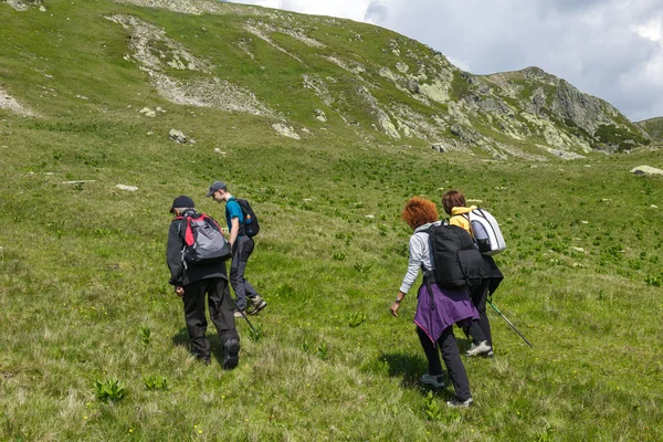 Wandelaars lopen op een parcours — Stockfoto