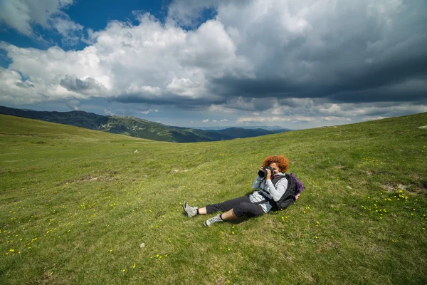 Kvinnan tar bilder — Stockfoto