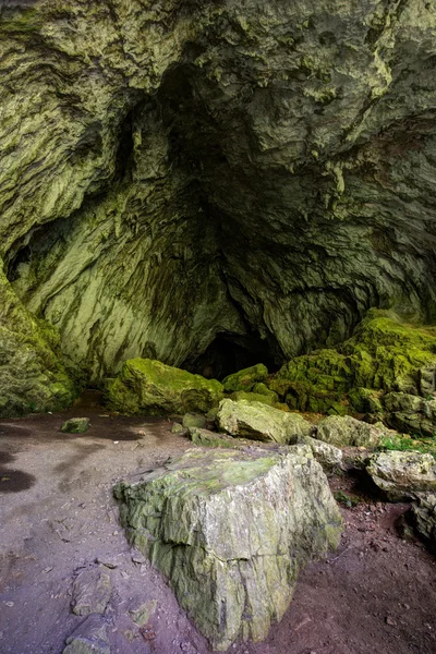 Dracoaian luolan sisällä — kuvapankkivalokuva