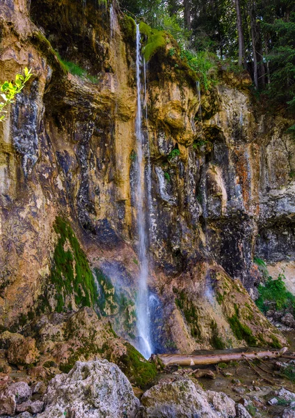 Hermosa cascada de montaña Imagen De Stock