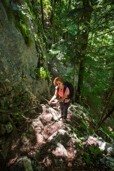 Backpack climbing on safety cable — Stock Photo, Image