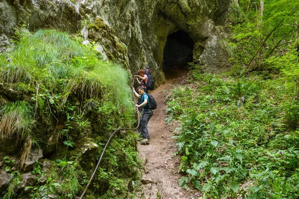 Hikers holding on to a safety cable — Stock Photo, Image