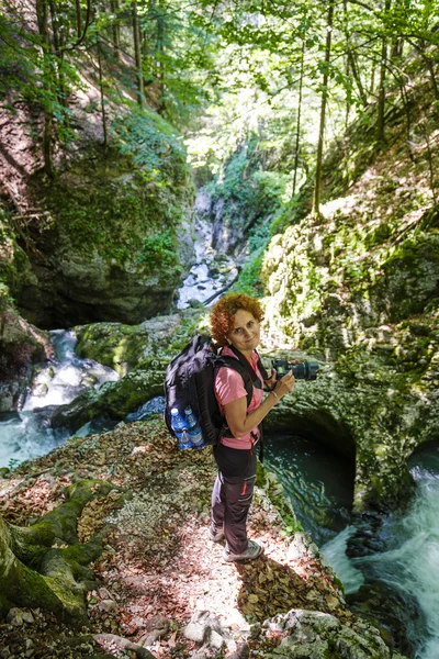 Žena fotí — Stock fotografie