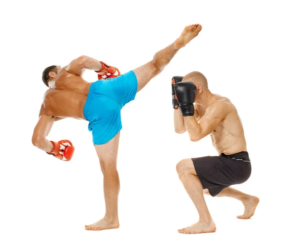 Dos luchadores de kickbox que luchan — Foto de Stock