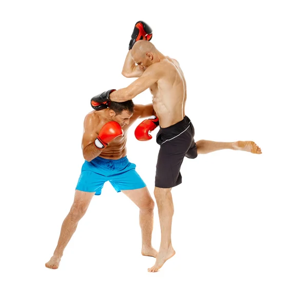 Zwei Kickbox-Kämpfer im Sparring — Stockfoto