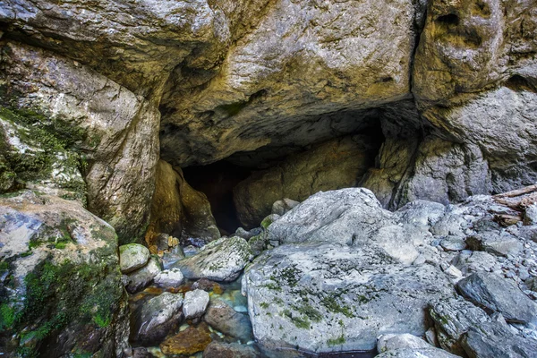 Grottan med underjordiska floden — Stockfoto