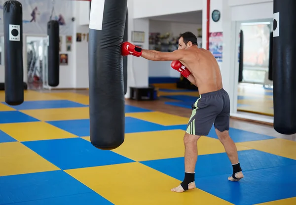 Kickbox treinamento lutador — Fotografia de Stock