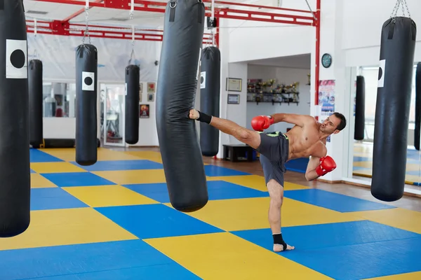 Entrenamiento de combate Kickbox —  Fotos de Stock