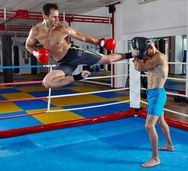Luchadores en partido de sparring — Foto de Stock