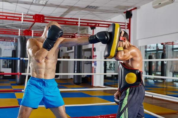 Luchadores en partido de sparring — Foto de Stock