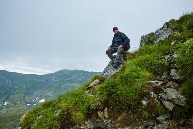 Fiyatı bir dağ yolu üzerinde