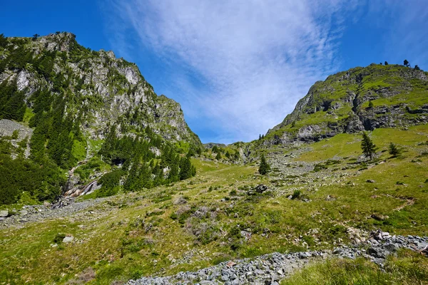 Bergen bereik op een zomerdag — Stockfoto