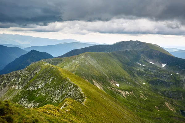 Felsige Berge und Wanderwege — Stockfoto