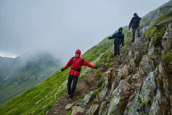 Hikers descending on a mountain — Stock Photo, Image