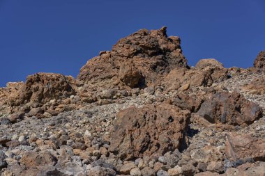 Teide Ulusal Parkı, Tenerife, İspanya 'da Pico Viejo yamacında lav kayaları ve kayalarla kaplı manzara