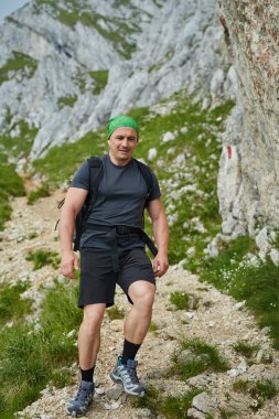 yokuş aşağı iz hiking adam