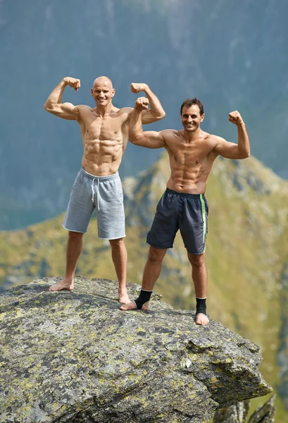 Kickboxers na horském útesu — Stock fotografie