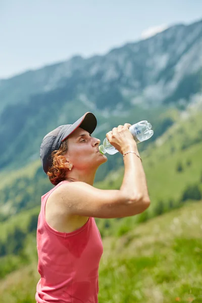 Runner drinkwater — Stockfoto