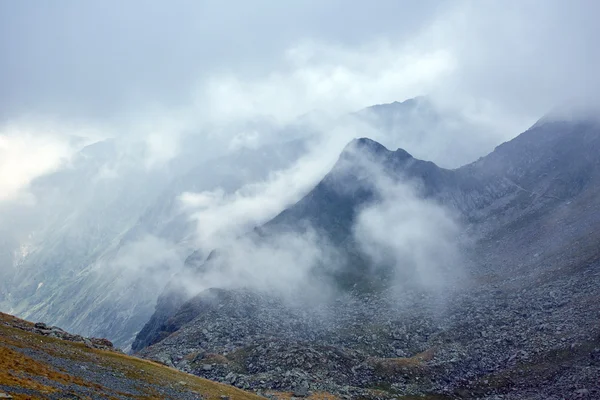 高い山と美しい風景 — ストック写真