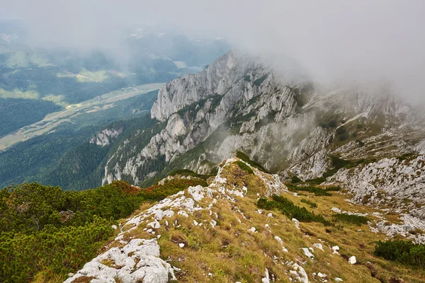 아름 다운 구름과 산악 풍경 — 스톡 사진