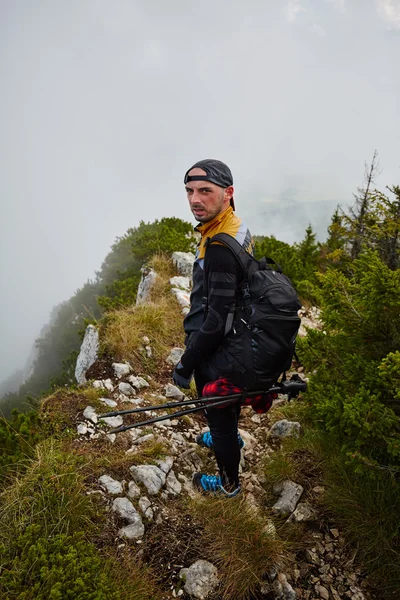 Hiker man climbing — Stock Photo, Image