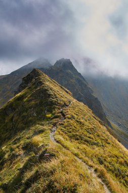 ağır bulutlar ve rocky Dağları