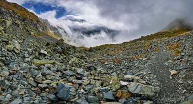 ağır bulutlar ve rocky Dağları