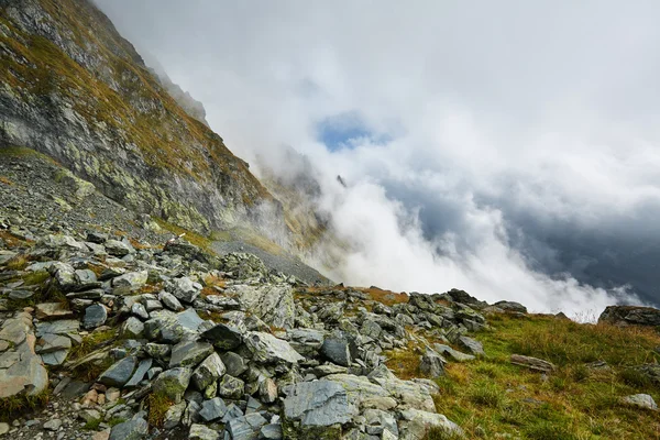 Heavy clouds and rocky mountains — Stock Photo, Image