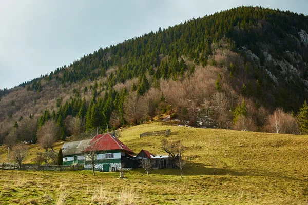 Casas de aldeia em uma montanha — Fotografia de Stock