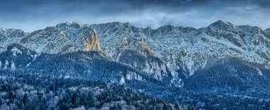 Rocky Dağları ile kış manzarası