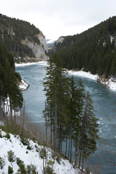 Lac de montagne en hiver — Photo