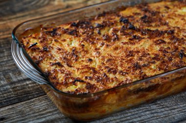 Peynirli fırında fırın makarna