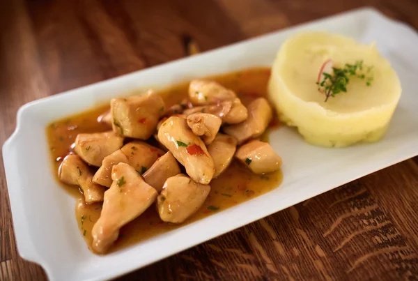 Thaise kipfilet en saus — Stockfoto