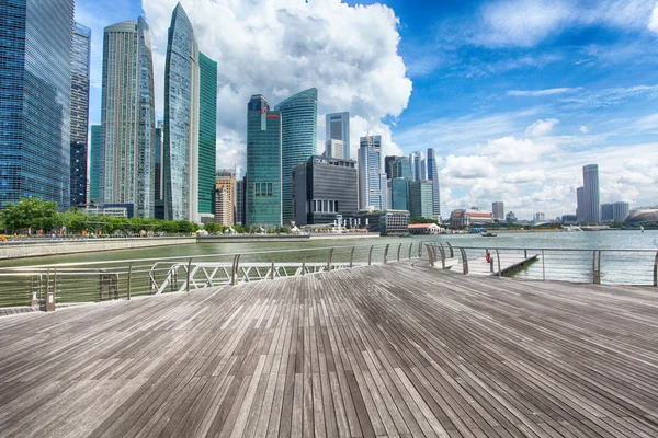 Gratte-ciel à Marina Bay à Singapour — Photo