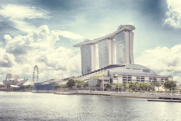 Weergave van wolkenkrabbers in Marina Bay — Stockfoto