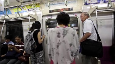 Tokyo Metro insanlarda