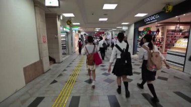  İnsanlar toprak altında