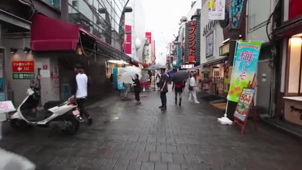 Crowds on Takeshita street of Harajuku in Tokyo — Stock Video