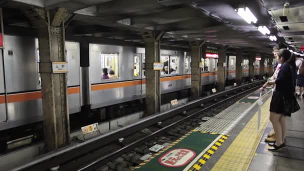 Pessoas no metrô de Tóquio — Vídeo de Stock